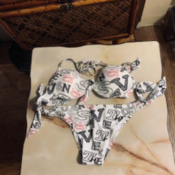 Save the Queen  Printed Bikini - Picture 8 of 12